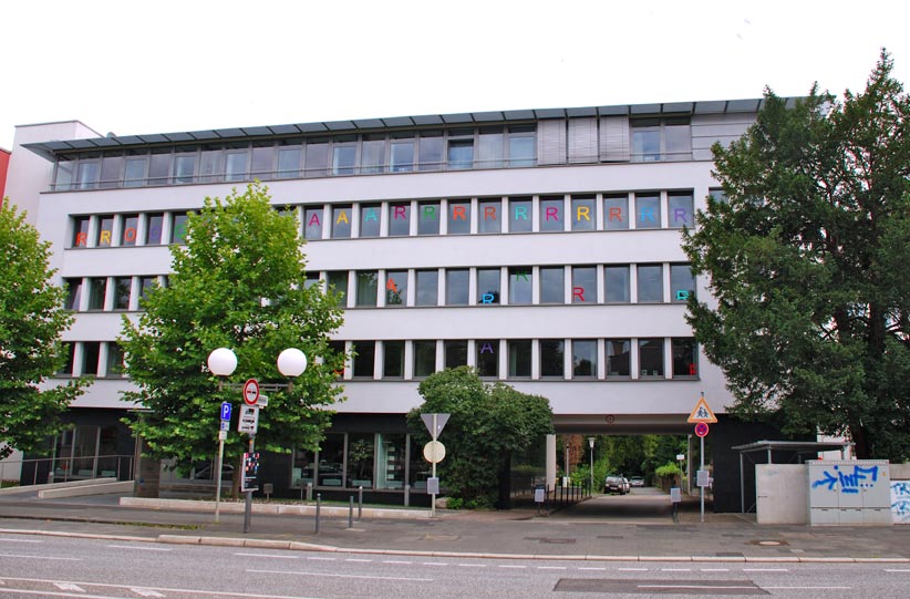 Schr&auml;g gegen&uuml;ber Museum Koenig_5